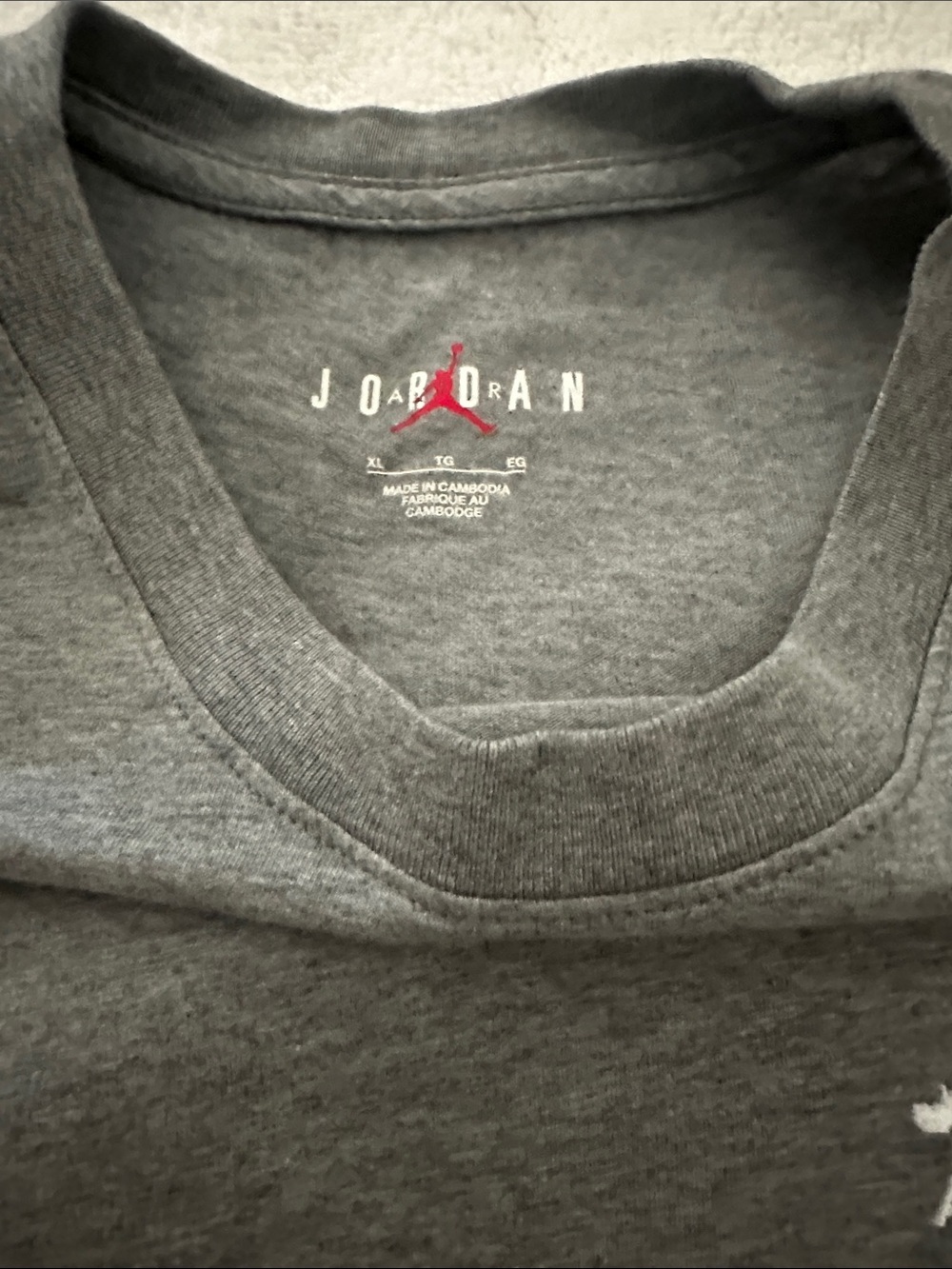 Nike Men’s Gray Crew T-Shirt with White Air Logo - Picture 4 of 6